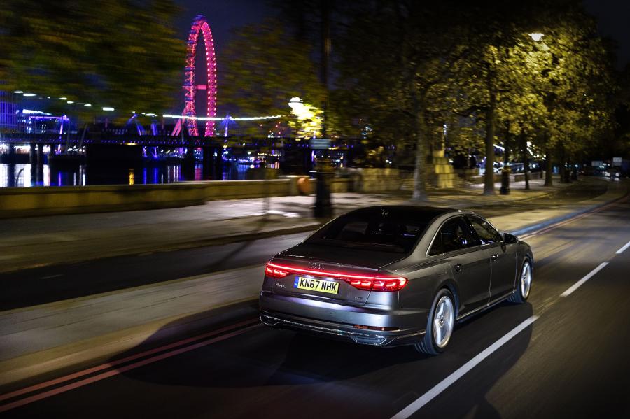  Audi A8 L 50 TDI Quattro (D5) 2017 года  (UK) (фото 9 из 40)